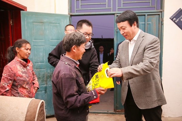 中國華融黨委副書記、監(jiān)事長胡建忠一行赴四川宣漢縣調(diào)研督導(dǎo)扶貧工作
